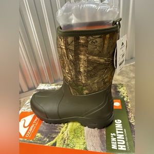 Men’s Camo Hunting Boots. Size 13. New with tags